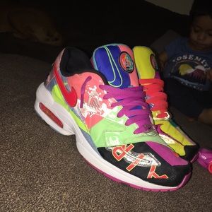 Air max 2s logos Japan exclusives trade worth 400$